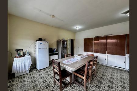 Casa à venda com 430m², 5 quartos e 6 vagas Casa à venda com 430m², 5 quartos e 6 vagasCozinha