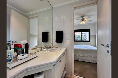 Apartamento à venda com 109m², 2 quartos e 3 vagas Apartamento à venda com 109m², 2 quartos e 3 vagasBanheiro Suíte 1