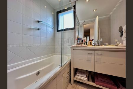Apartamento à venda com 109m², 2 quartos e 3 vagas Apartamento à venda com 109m², 2 quartos e 3 vagasBanheiro Suíte 2