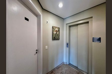 Apartamento à venda com 109m², 2 quartos e 3 vagas Apartamento à venda com 109m², 2 quartos e 3 vagasHall Social Apartamento