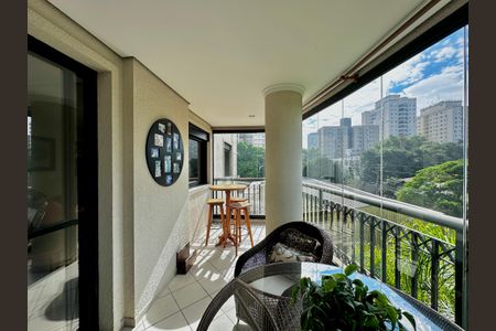 Apartamento à venda com 109m², 2 quartos e 3 vagas Apartamento à venda com 109m², 2 quartos e 3 vagasVaranda da Sala