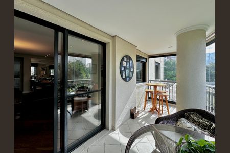Apartamento à venda com 109m², 2 quartos e 3 vagas Apartamento à venda com 109m², 2 quartos e 3 vagasVaranda da Sala