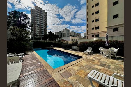 Apartamento à venda com 109m², 2 quartos e 3 vagas Apartamento à venda com 109m², 2 quartos e 3 vagasÁrea comum - Piscina
