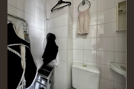 Apartamento à venda com 109m², 2 quartos e 3 vagas Apartamento à venda com 109m², 2 quartos e 3 vagasBanheiro de Serviço