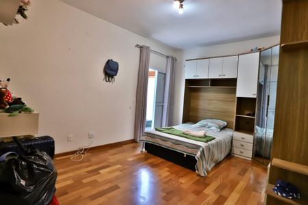 Casa à venda com 454m², 4 quartos e 4 vagas Casa à venda com 454m², 4 quartos e 4 vagasSuíte 2