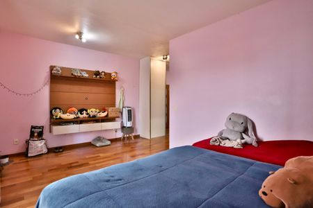 Casa à venda com 454m², 4 quartos e 4 vagas Casa à venda com 454m², 4 quartos e 4 vagasSuíte