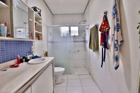 Casa à venda com 454m², 4 quartos e 4 vagas Casa à venda com 454m², 4 quartos e 4 vagasBanheiro Suíte