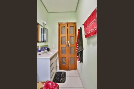 Casa à venda com 454m², 4 quartos e 4 vagas Casa à venda com 454m², 4 quartos e 4 vagasBanheiro Suíte 2