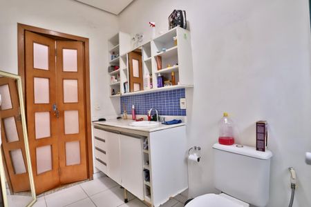 Casa à venda com 454m², 4 quartos e 4 vagas Casa à venda com 454m², 4 quartos e 4 vagasBanheiro Suíte