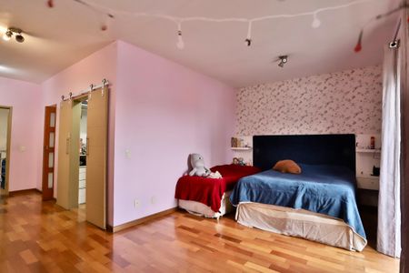 Casa à venda com 454m², 4 quartos e 4 vagas Casa à venda com 454m², 4 quartos e 4 vagasSuíte