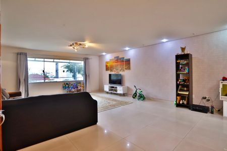 Casa à venda com 454m², 4 quartos e 4 vagas Casa à venda com 454m², 4 quartos e 4 vagasSala
