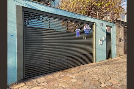 Casa à venda com 454m², 4 quartos e 4 vagas Casa à venda com 454m², 4 quartos e 4 vagasFachada