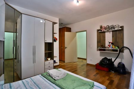 Casa à venda com 454m², 4 quartos e 4 vagas Casa à venda com 454m², 4 quartos e 4 vagasSuíte 2