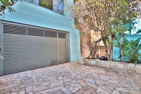 Casa à venda com 454m², 4 quartos e 4 vagas Casa à venda com 454m², 4 quartos e 4 vagasGaragem
