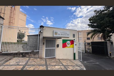Apartamento à venda com 55m², 2 quartos e 1 vaga Apartamento à venda com 55m², 2 quartos e 1 vagaFachada