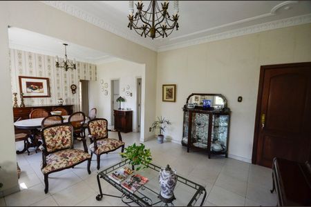 Apartamento à venda com 128m², 3 quartos e sem vaga Apartamento à venda com 128m², 3 quartos e sem vagaSala