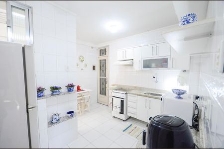 Apartamento à venda com 128m², 3 quartos e sem vaga Apartamento à venda com 128m², 3 quartos e sem vagaCozinha