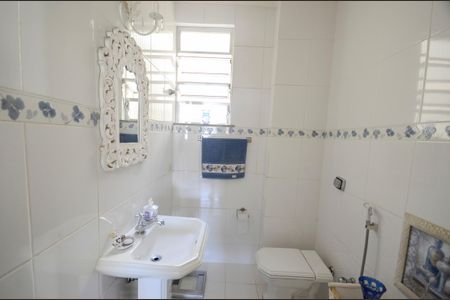 Apartamento à venda com 128m², 3 quartos e sem vaga Apartamento à venda com 128m², 3 quartos e sem vagaLavabo