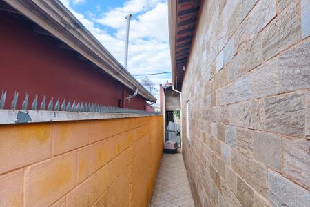 Casa à venda com 150m², 3 quartos e 3 vagasCorredor - Quintal