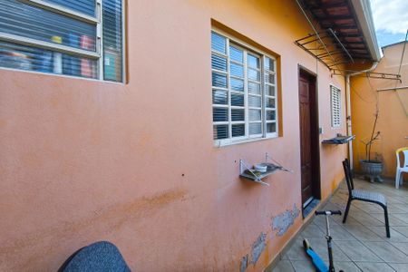 Casa à venda com 150m², 3 quartos e 3 vagasQuintal - Fundos
