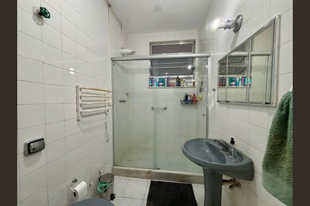 Apartamento à venda com 90m², 2 quartos e 1 vaga Apartamento à venda com 90m², 2 quartos e 1 vagaBanheiro social