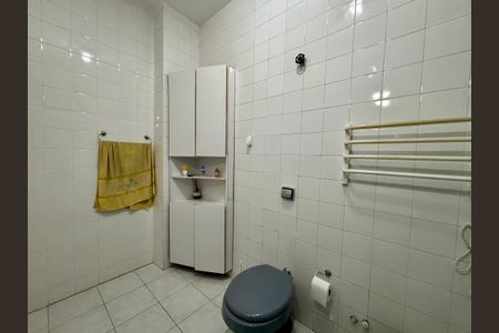 Apartamento à venda com 90m², 2 quartos e 1 vaga Apartamento à venda com 90m², 2 quartos e 1 vagaBanheiro social
