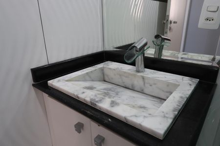 Apartamento à venda com 74m², 2 quartos e 1 vagaBanheiro Social