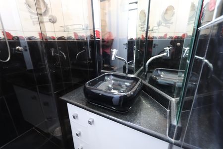 Apartamento à venda com 74m², 2 quartos e 1 vagaBanheiro da Suíte