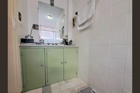 Apartamento à venda com 160m², 4 quartos e 2 vagas Apartamento à venda com 160m², 4 quartos e 2 vagasBanheiro