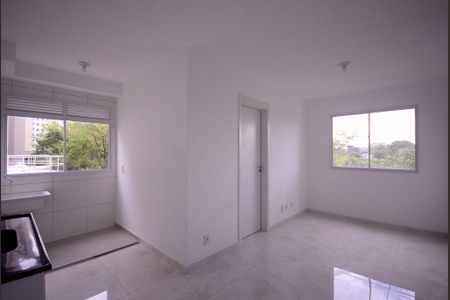 Sala/Cozinha  de apartamento para alugar com 2 quartos, 35m² em Parque Bristol, São Paulo