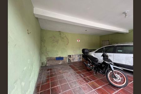 Casa à venda com 180m², 4 quartos e 2 vagas Casa à venda com 180m², 4 quartos e 2 vagasGaragem