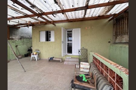 Casa à venda com 180m², 4 quartos e 2 vagas Casa à venda com 180m², 4 quartos e 2 vagasQuintal