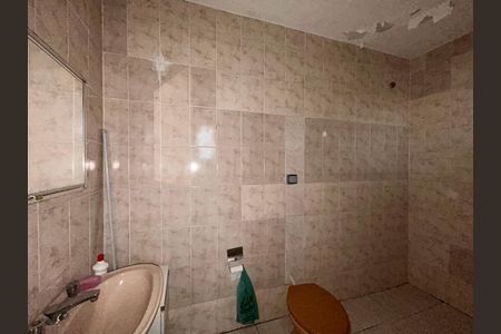 Casa à venda com 180m², 4 quartos e 2 vagas Casa à venda com 180m², 4 quartos e 2 vagasBanheiro 3 - Casa 2