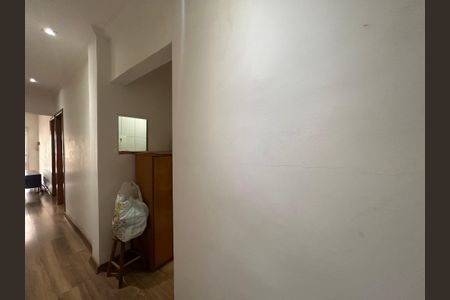 Casa à venda com 180m², 4 quartos e 2 vagas Casa à venda com 180m², 4 quartos e 2 vagasCorredor casa 1