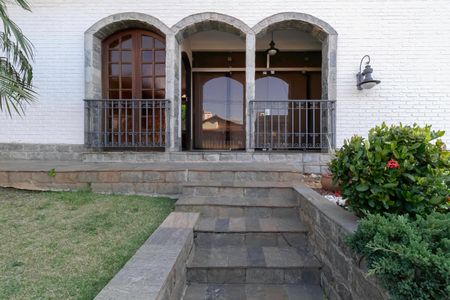 Casa à venda com 222m², 3 quartos e 4 vagas Casa à venda com 222m², 3 quartos e 4 vagasEntrada