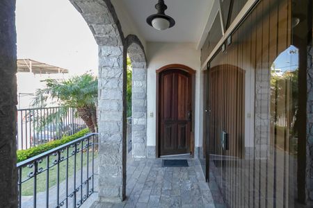 Casa à venda com 222m², 3 quartos e 4 vagas Casa à venda com 222m², 3 quartos e 4 vagasJardim