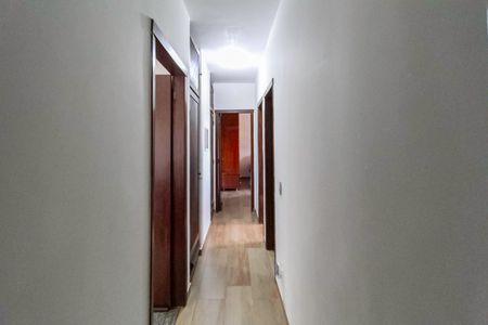 Casa à venda com 222m², 3 quartos e 4 vagas Casa à venda com 222m², 3 quartos e 4 vagasCorredor