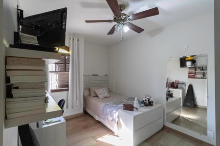 Casa à venda com 222m², 3 quartos e 4 vagas Casa à venda com 222m², 3 quartos e 4 vagasQuarto 1