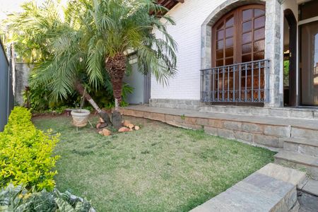 Casa à venda com 222m², 3 quartos e 4 vagas Casa à venda com 222m², 3 quartos e 4 vagasJardim