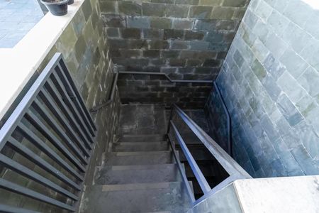 Casa à venda com 222m², 3 quartos e 4 vagas Casa à venda com 222m², 3 quartos e 4 vagasEscada