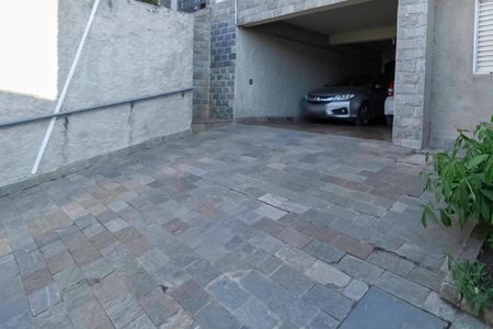 Casa à venda com 222m², 3 quartos e 4 vagas Casa à venda com 222m², 3 quartos e 4 vagasGaragem