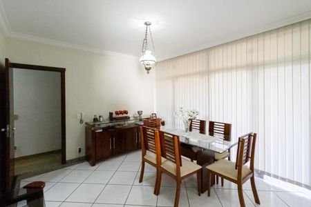 Casa à venda com 222m², 3 quartos e 4 vagas Casa à venda com 222m², 3 quartos e 4 vagasSala