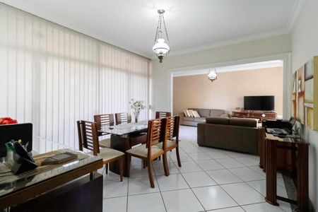 Casa à venda com 222m², 3 quartos e 4 vagas Casa à venda com 222m², 3 quartos e 4 vagasSala