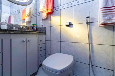 Casa à venda com 222m², 3 quartos e 4 vagas Casa à venda com 222m², 3 quartos e 4 vagasBanheiro da suíte