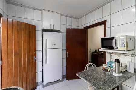 Casa à venda com 222m², 3 quartos e 4 vagas Casa à venda com 222m², 3 quartos e 4 vagasCozinha