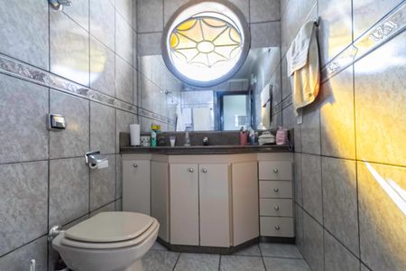 Casa à venda com 222m², 3 quartos e 4 vagas Casa à venda com 222m², 3 quartos e 4 vagasBanheiro social