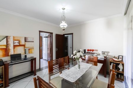 Casa à venda com 222m², 3 quartos e 4 vagas Casa à venda com 222m², 3 quartos e 4 vagasSala