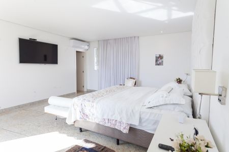 Casa de condomínio à venda com 350m², 4 quartos e 15 vagas Casa de condomínio à venda com 350m², 4 quartos e 15 vagasSuíte 2
