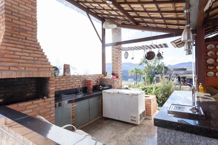 Casa de condomínio à venda com 350m², 4 quartos e 15 vagas Casa de condomínio à venda com 350m², 4 quartos e 15 vagasChurrasqueira