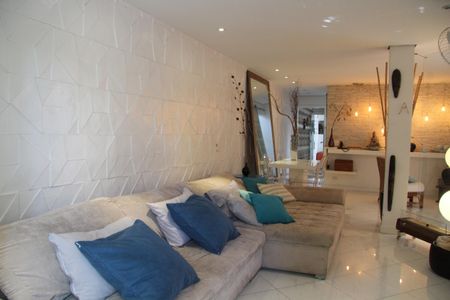 Casa à venda com 190m², 3 quartos e 3 vagasSala